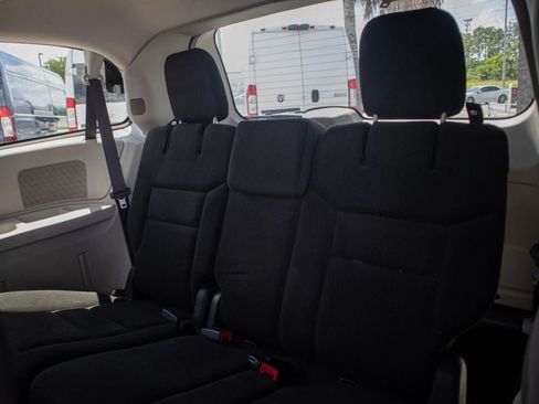 Used 2019 Dodge Grand Caravan SE w/ UConnect Hands-Free Group FWD image 24