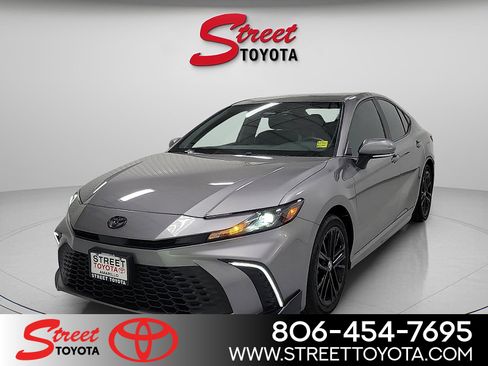 Certified 2025 Toyota Camry SE FWD image 1