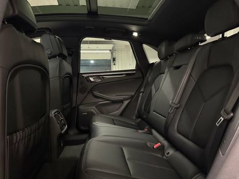 Certified 2026 Porsche Macan AWD/4WD image 33