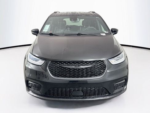 Used 2025 Chrysler Pacifica Limited FWD image 9