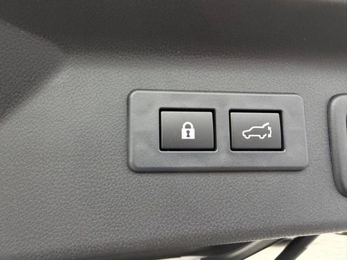 Used 2025 Subaru Forester Premium AWD/4WD image 8