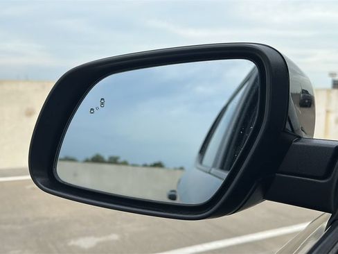 Used 2025 Hyundai Venue SEL FWD image 19
