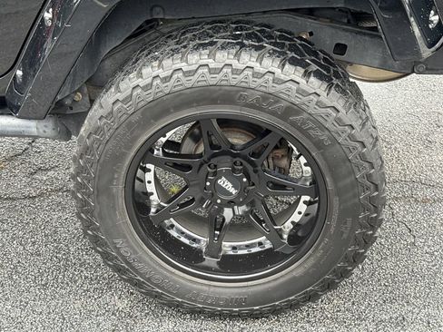 Used 2015 Jeep Wrangler Unlimited Sahara w/ Dual Top Group AWD/4WD image 19
