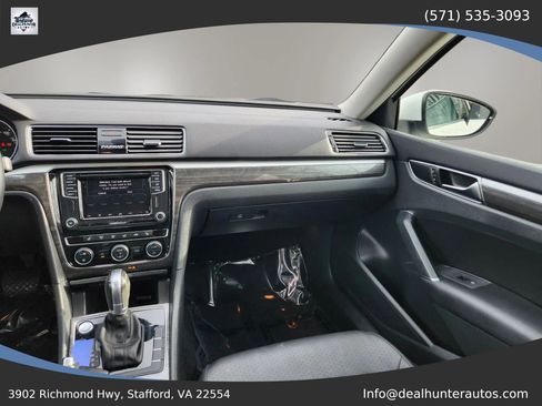 Used 2018 Volkswagen Passat 2.0T SE FWD image 33