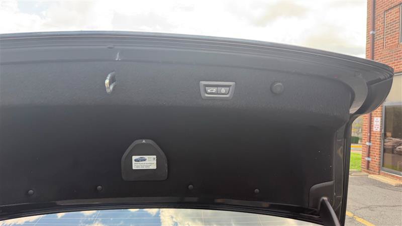 Used 2018 BMW 750i RWD image 12