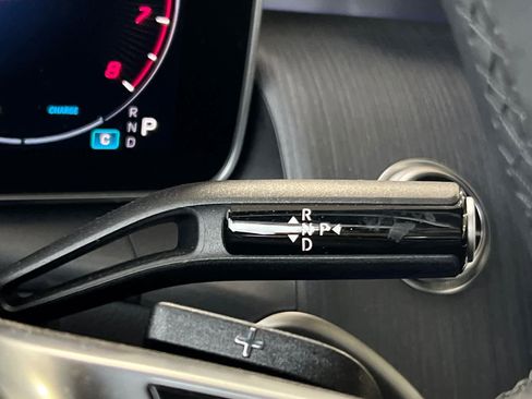 Used 2025 Mercedes-Benz GLC 300 4MATIC image 25