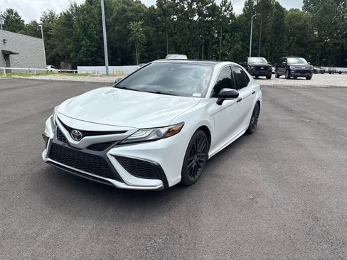 Used 2021 Toyota Camry XSE FWD image 3