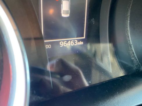 Used 2018 Toyota Camry LE image 5