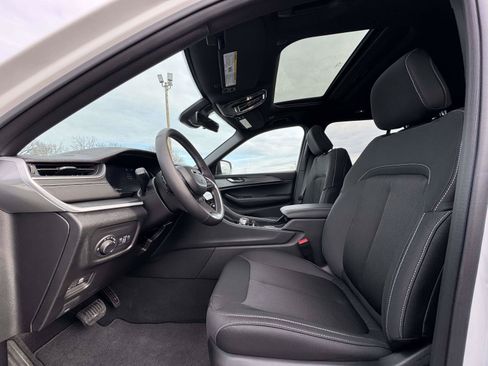 New 2026 Jeep Grand Cherokee Laredo X AWD/4WD image 18