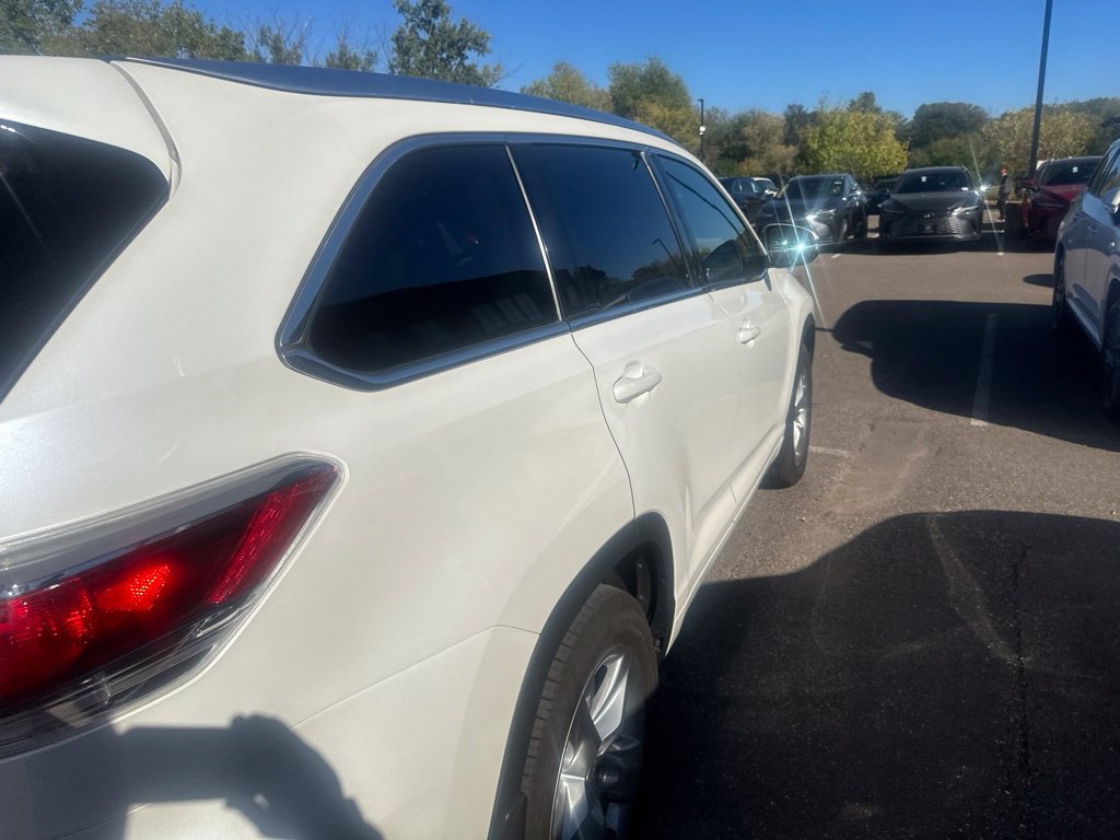 Used 2016 Toyota Highlander Limited w/ Driver Technology Package AWD/4WD image 14