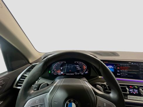 Used 2022 BMW X7 xDrive40i w/ Premium Package image 7