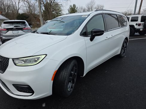 New 2026 Chrysler Pacifica Select w/ S Appearance Package image 21