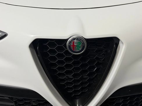 Used 2023 Alfa Romeo Stelvio Veloce AWD/4WD image 11