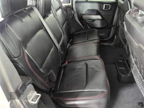 Used 2018 Jeep Wrangler Unlimited Rubicon image 25