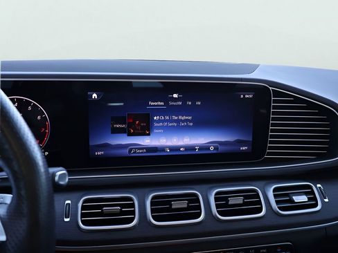 Used 2024 Mercedes-Benz GLS 450 4MATIC image 25