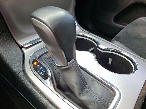 Used 2018 Jeep Grand Cherokee Altitude image 15