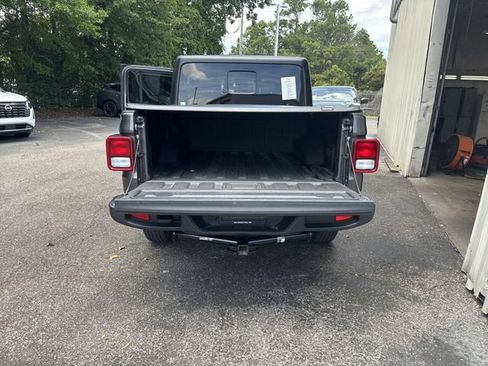 Used 2024 Jeep Gladiator Sport AWD/4WD image 12