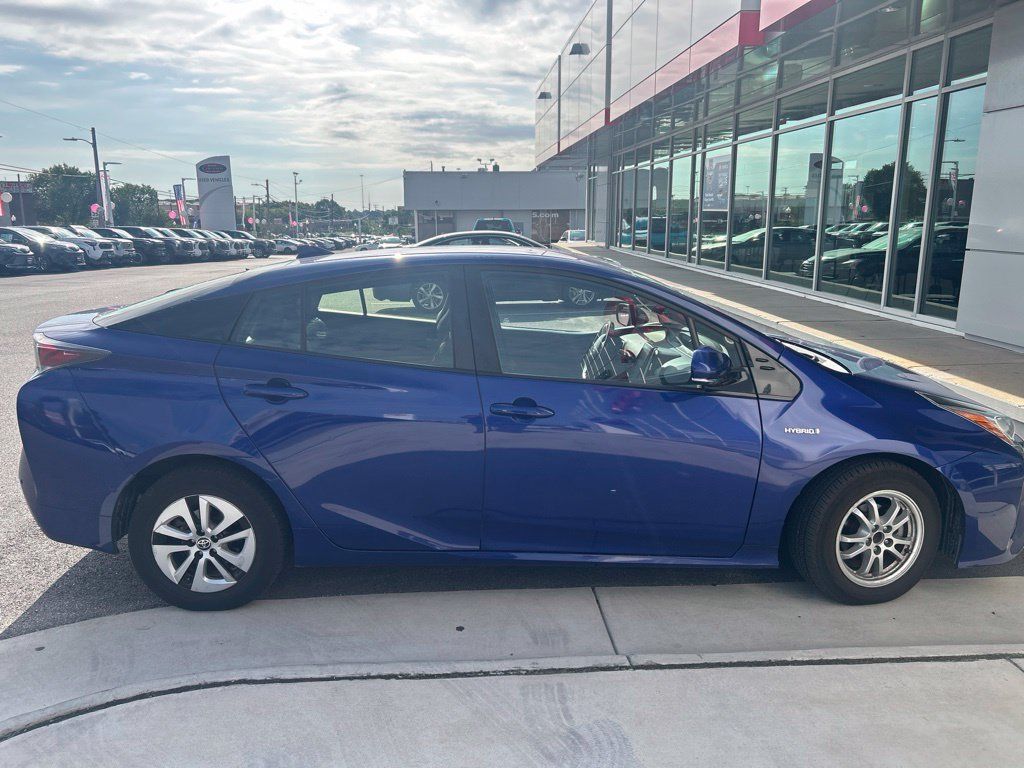 Used 2018 Toyota Prius Four FWD image 4
