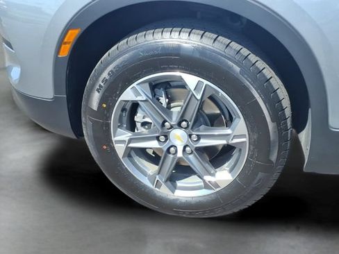 Used 2025 Chevrolet Blazer LT FWD image 19
