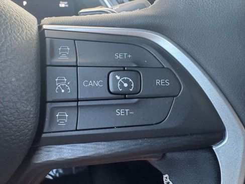 Used 2023 Jeep Grand Cherokee L Laredo image 20