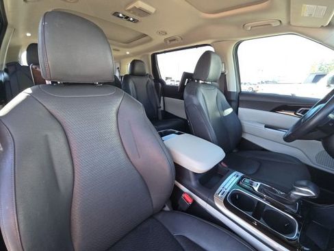 Used 2024 Kia Carnival SX Prestige image 18