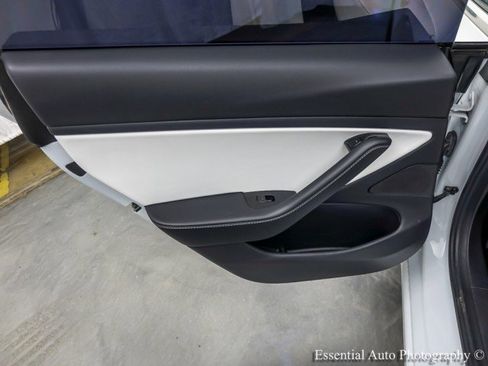 Used 2020 Tesla Model 3 Standard Range Plus image 32