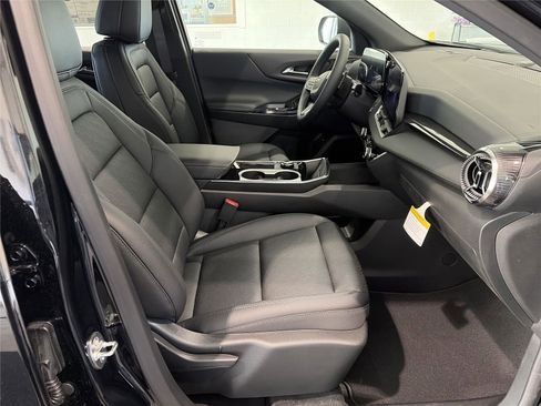 New 2026 Chevrolet Equinox LT w/ Convenience Package II FWD image 13