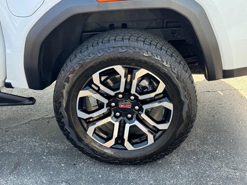 Used 2025 GMC Canyon AT4 w/ Nightfall Edition AWD/4WD image 8
