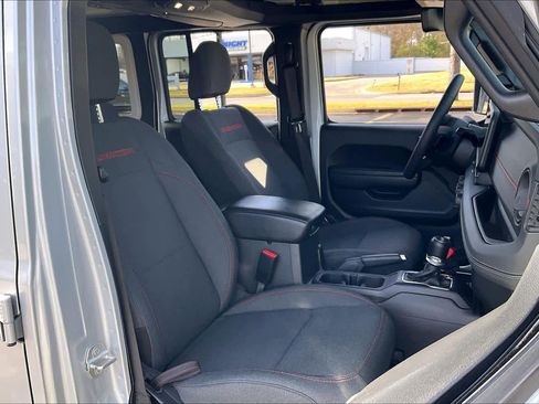 Used 2024 Jeep Wrangler Unlimited Rubicon w/ Technology Group image 8