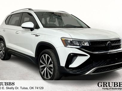 Used 2023 Volkswagen Taos SE w/ Panoramic Sunroof Package