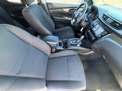 Used 2019 Nissan Rogue Sport S image 10