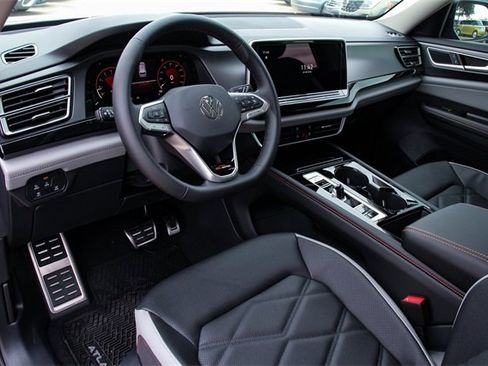 New 2026 Volkswagen Atlas Peak Edition image 9