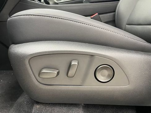 New 2026 Chevrolet Traverse LT w/ Driver Confidence Package AWD/4WD image 9
