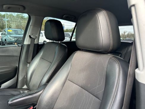 Used 2019 Chevrolet Trax LT w/ LT Convenience Package image 27