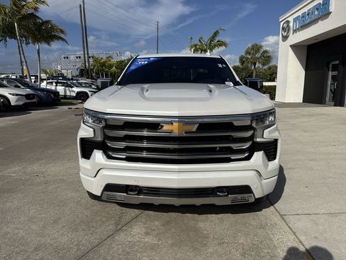 Used 2024 Chevrolet Silverado 1500 High Country w/ Technology Package AWD/4WD image 8