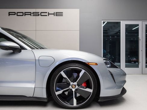 Used 2020 Porsche Taycan 4S image 11