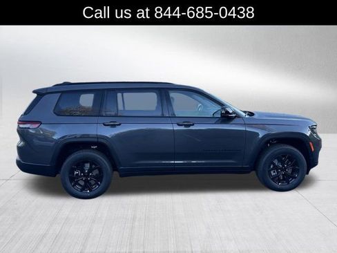 New 2025 Jeep Grand Cherokee L Altitude image 4