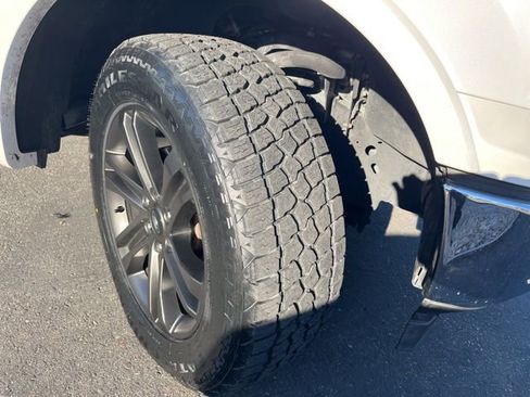 Used 2019 Ford F150 Lariat w/ Trailer Tow Package image 25