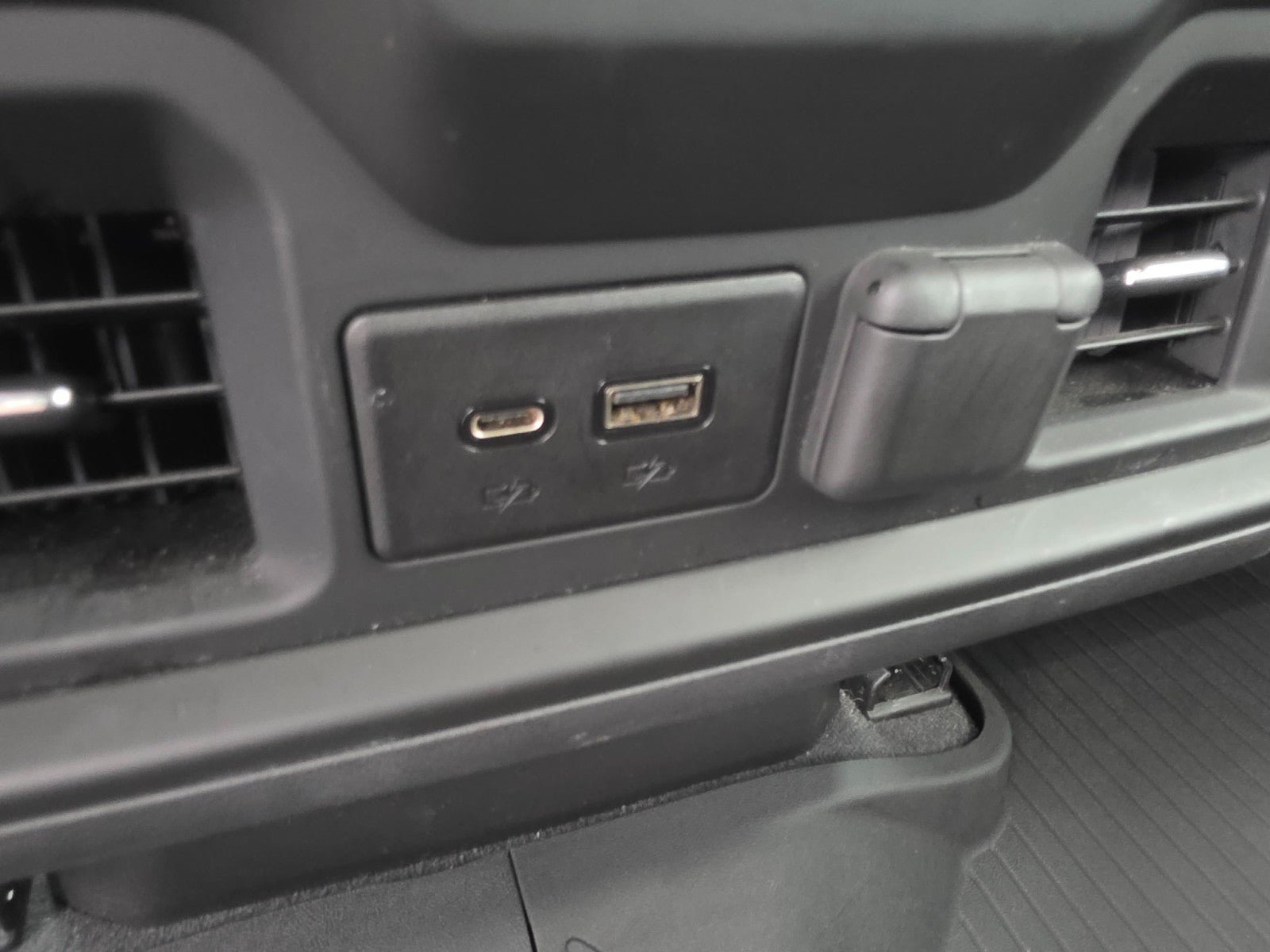 Used 2020 Chevrolet Silverado 1500 RST AWD/4WD image 26
