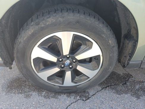Used 2018 Subaru Forester 2.5i Premium AWD/4WD image 22