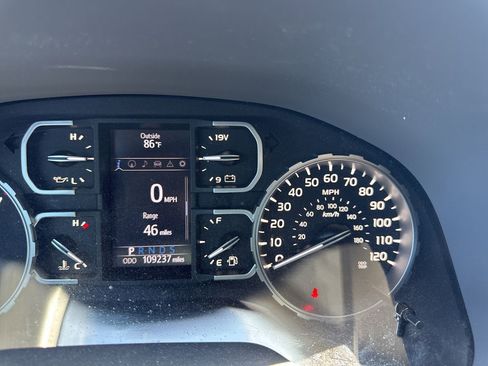 Used 2019 Toyota Tundra SR5 w/ TRD Off Road Package image 12