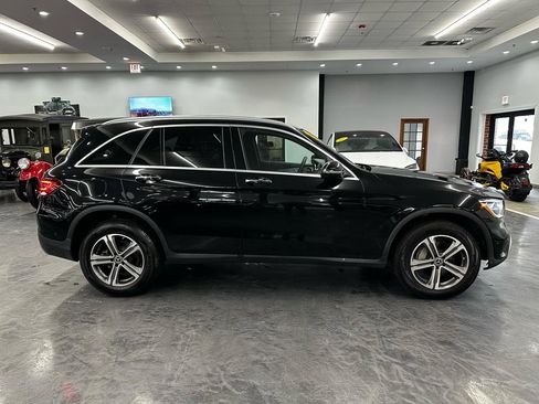 Used 2021 Mercedes-Benz GLC 300 4MATIC w/ Premium Package image 4