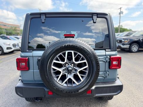 Used 2024 Jeep Wrangler Unlimited Sahara AWD/4WD image 7