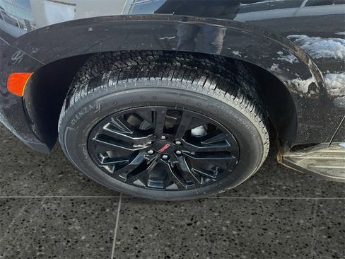 Used 2023 GMC Yukon XL SLT w/ SLT Premium Package image 15