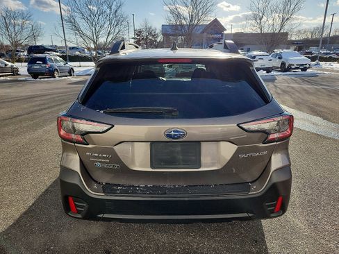 Used 2022 Subaru Outback Premium image 5
