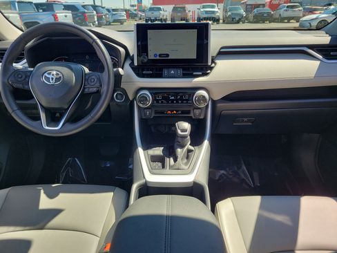 Used 2025 Toyota RAV4 XLE Premium image 9