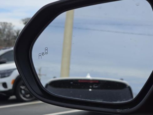 Used 2022 Toyota Corolla SE w/ SE Preferred Package image 21