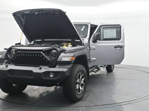 Used 2020 Jeep Gladiator Sport w/ Quick Order Package 24S AWD/4WD image 39
