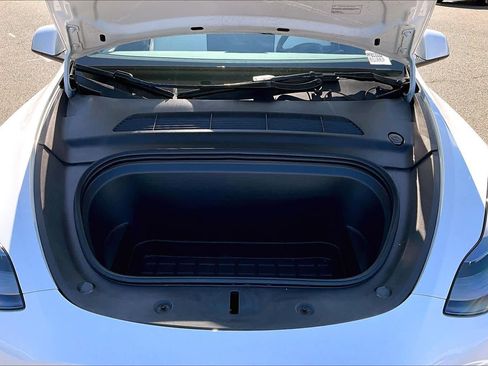 Used 2023 Tesla Model Y AWD image 31