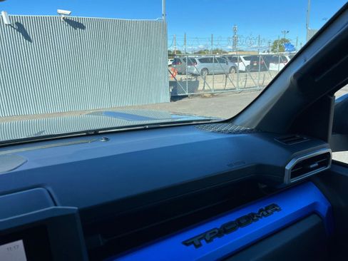 Used 2025 Toyota Tacoma TRD Off-Road image 35